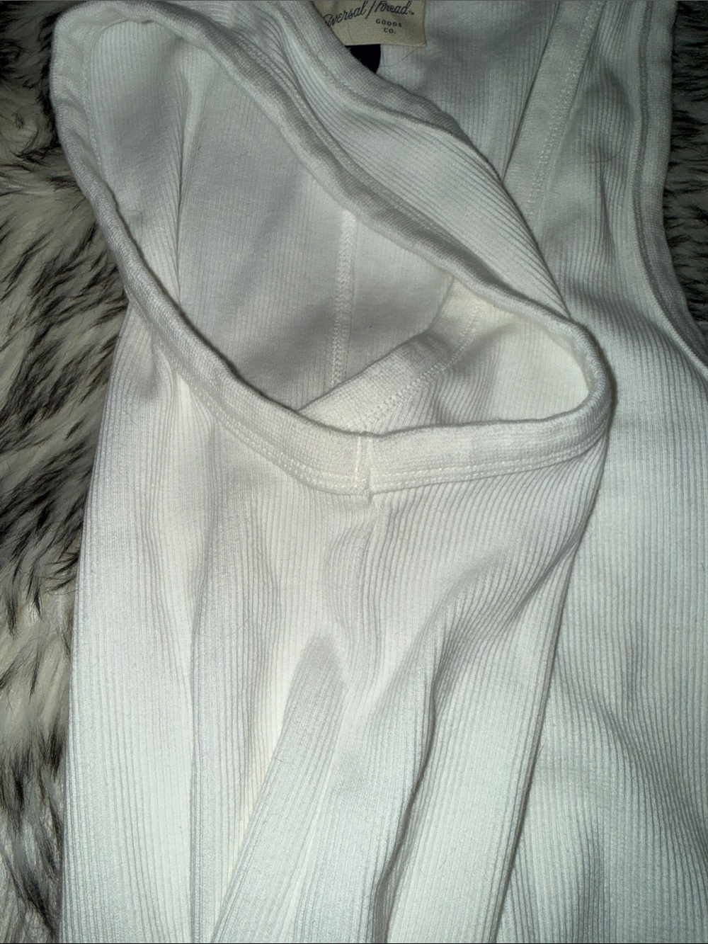 Universal Thread White Ribbed Scoop Tank - Picture 3 of 3